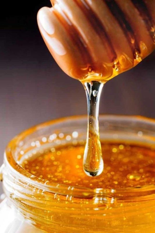 عسل سرشار از آنتی اکسیدان، سالهاست که در محصولات پوست استفاده می شود